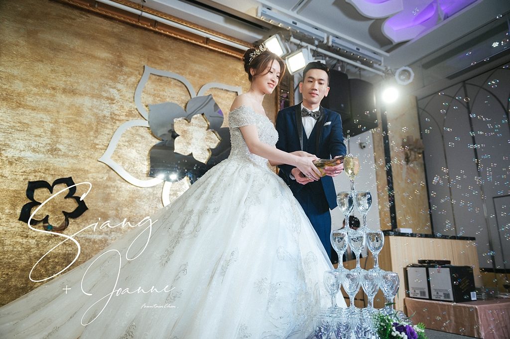 婚攝 Joanne & Sean 祥嘉 學蓉 W 婚禮紀錄推薦 台北婚攝 台北婚攝推薦 台北婚禮 台北婚紗 類婚紗 婚攝湧泉 湧泉攝影 頤品 頤品大飯店 新店頤品 窗光 婚戒 婚鞋 美式婚禮色調 迎娶 闖關 拜別 感人 動人 交換戒指 丟扇子 蓋頭紗 抽捧花 敲杯進場 台啤敲杯 捧花 Year Lai Makeup & Hairstyle HC