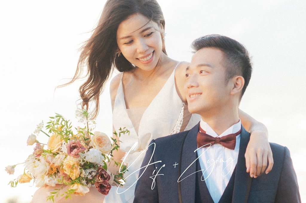 自助婚紗 自主婚紗 台北婚紗 婚紗攝影 EW 台北婚紗推薦 台北婚攝 婚紗推薦 西裝 典雅 韓式捧花 自然系捧花 歐美捧花 庭園玫瑰 類婚紗 婚攝 婚攝湧泉 湧泉攝影 美式婚紗 美式婚紗色調 生活感婚紗 自然互動 故事婚紗 絕美夕陽 沙崙 逆光 白紗 露腿白紗 露腿禮服 黑白 絕美 靜謐 歡笑 比熊 韓式婚紗 寧靜感 婚紗棚拍 可愛 極簡 有愛 Aura Fleur 歐菈花草實驗室 JillBridal 吉兒法式手工婚紗 海邊 沙灘 草地 梯子 飛髮 飛散髮絲 淡水沙崙