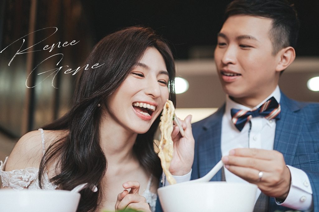 自助婚紗 自主婚紗 台北婚紗 婚紗攝影 EW 台北婚紗推薦 台北婚攝 婚紗推薦 輕寫真 輕婚紗 典雅 類婚紗 婚攝 白紗 婚攝湧泉 湧泉攝影 美式婚紗 約會地點 第一次約會 美式婚紗色調 生活感婚紗 自然互動 故事婚紗 老宋記 真善美牛肉麵 黑白 靜謐 歡笑 韓式婚紗 寧靜感 婚紗外拍 可愛 極簡 有愛 飛髮 飛散髮絲 婚紗棚拍 捧花 自然系捧花 手綁花 新娘捧花 Chéri 法式手工婚紗 歐菈花草實驗室