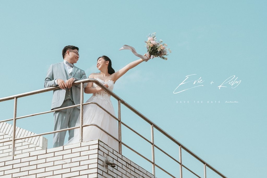 長庚大學 回憶 校園婚紗 長庚科技大學 操場 看台 自助婚紗 自主婚紗 婚紗 推薦 台北婚紗 草地 情侶寫真 輕寫真 輕婚紗 典雅 歐式捧花 自然系捧花 EW 台北婚紗推薦 台北婚攝 類婚紗 婚攝 湧泉攝影 美式婚紗 美式婚紗色調 長袖蕾絲白紗 生活感婚紗 自然互動 故事婚紗 黑白 絕美 歡笑 韓式婚紗 蝴蝶結頭紗 韓系 寧靜感 外拍 可愛 極簡 互動 有愛 奔跑 散步 逆光 髮絲 裙襬 夕陽 捧花 擁抱 長庚湖 Crystal Lace 水晶蕾絲